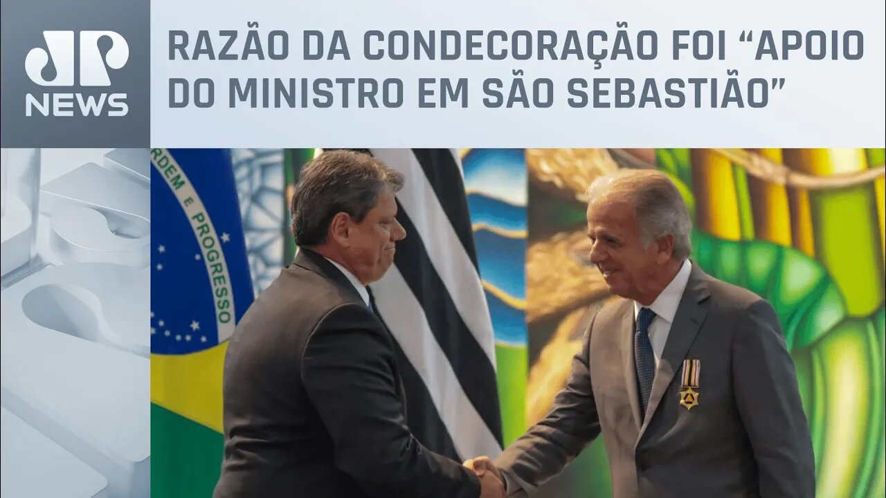 Tarcísio concede medalha a ministro de Lula por ação no litoral de SP