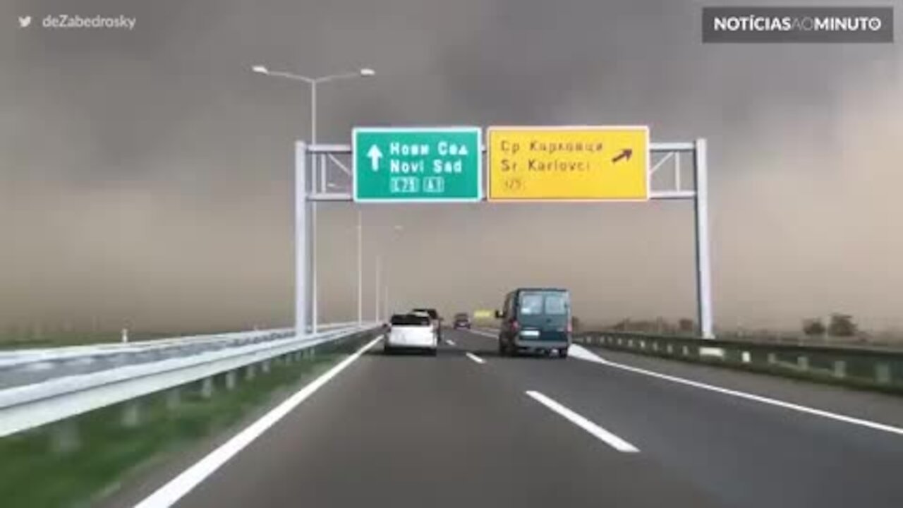 Tempestade de areia invade estrada na Sérvia