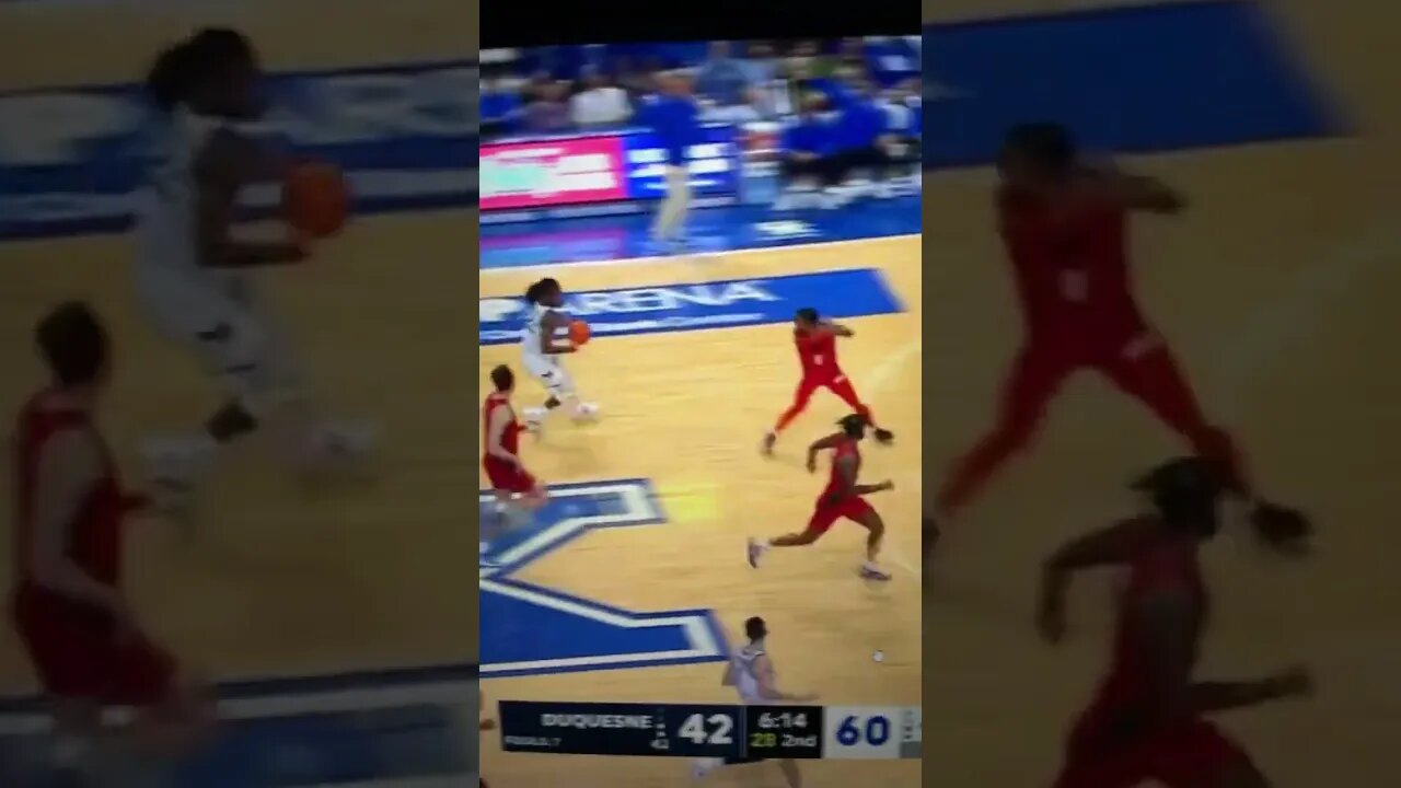 Jacob Toppin touching the roof on a fast break Kentucky vs Duquesne