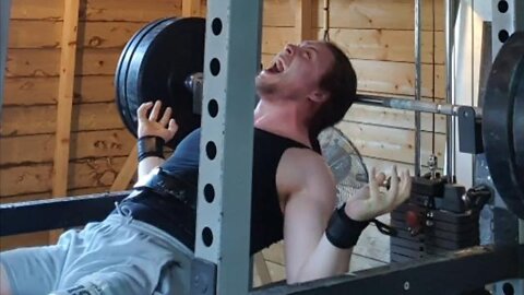 97.5 Kgs x 5 PAUSED Bench Press.