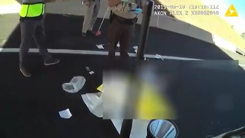 橋から落とされたアイザック・カッピー（警察のボディカメラ視点）