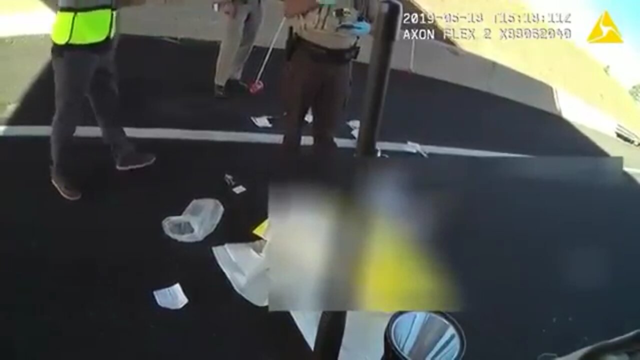 橋から落とされたアイザック・カッピー（警察のボディカメラ視点）