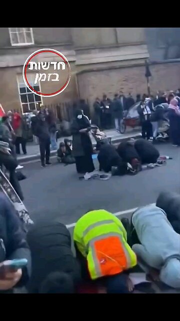 Islam has already taken over London and England. Coming to a city near you soon!