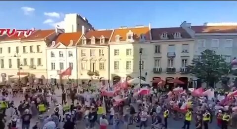 Poles took to the streets of Warsaw because of the influx of refugees from Ukraine