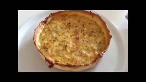 QUICK AND EASY ONION PIE RECIPE - RECETTE DE TARTE AUX OIGNONS FACILE ET RAPIDE