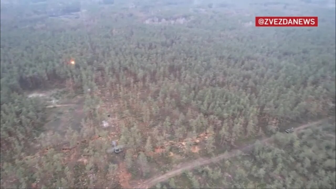 BMPT Terminator providing support for 🇷🇺tanks, mowing down enemies and trees