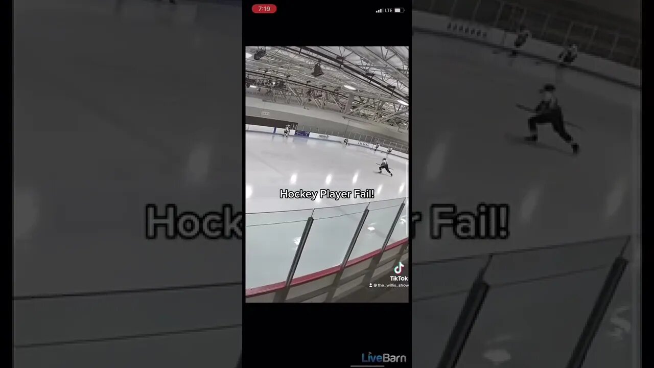 Watch this Hockey Player Wipe Out!