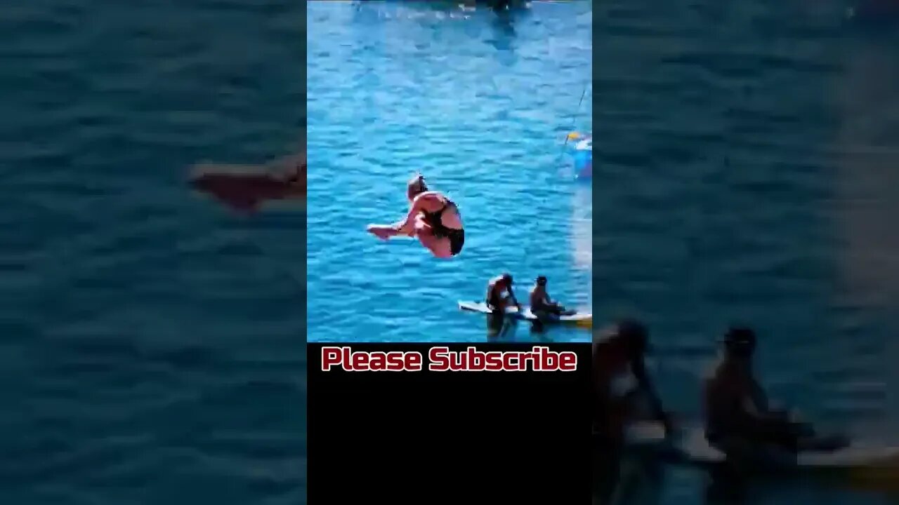 Red Bull Cliff Diving World Series. Wildcard Harrison does 4 somersaults!