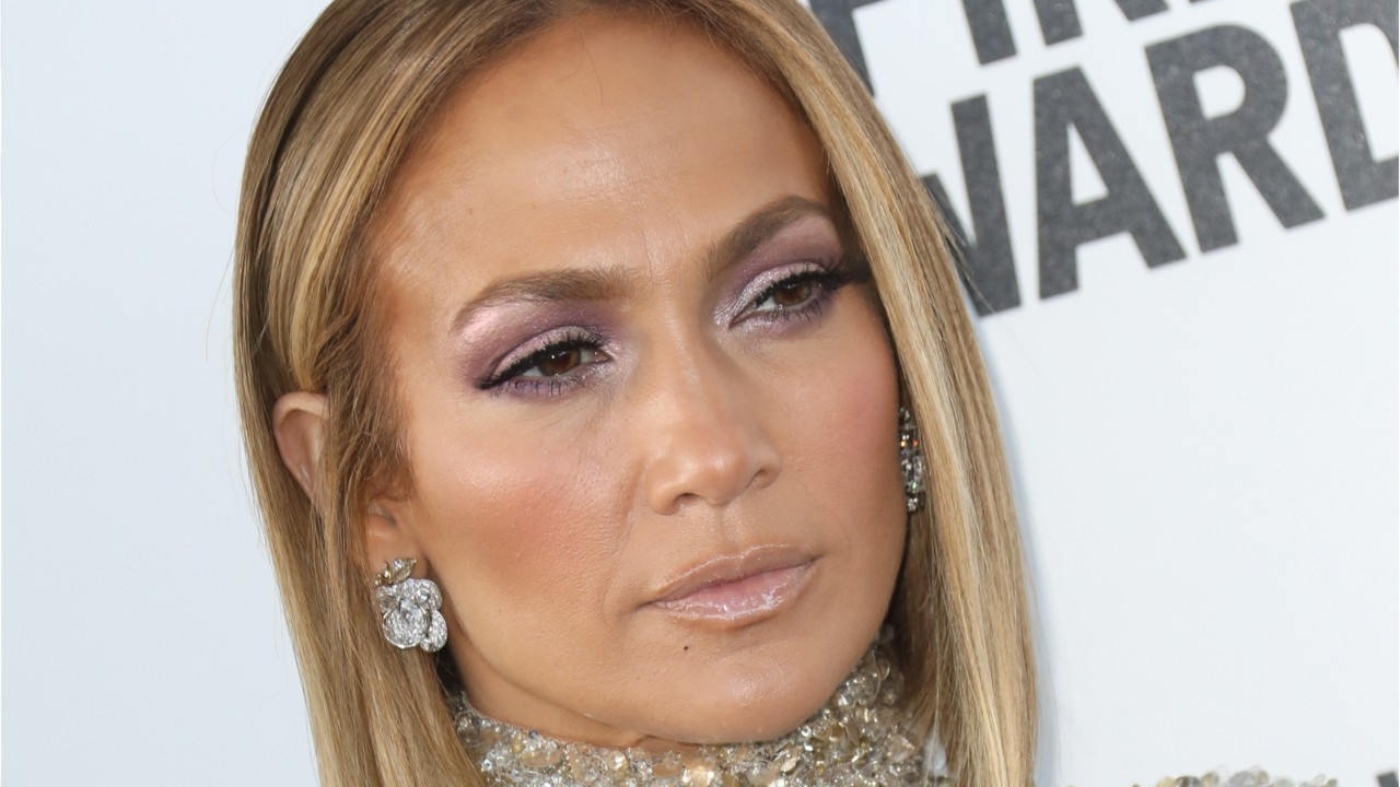 Jennifer Lopez’s Blonde Bob