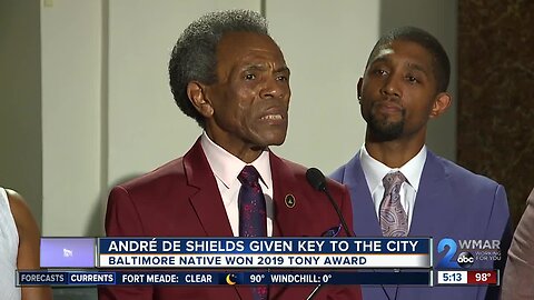 Award winning actor and Baltimore native André De Shields given key to the city