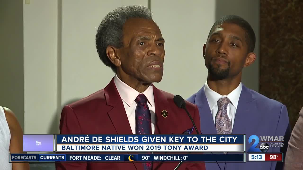 Award winning actor and Baltimore native André De Shields given key to the city