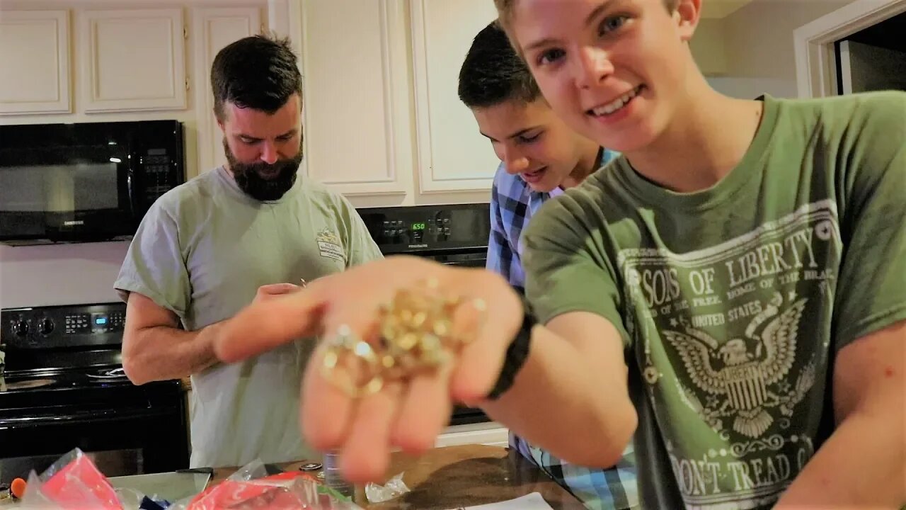 Teens Find Gold Rings in a Abandon House/ Exploring Old Creepy Houses/ Finding a Amazing Gully!!!