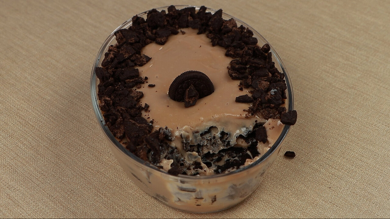 Creamy oreo dessert on a platter! easy and delicious