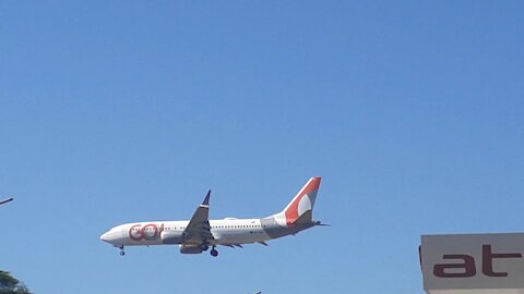 Boeing 737 MAX 8 PR-XMG vindo de Fortaleza antes de pousar em Manaus