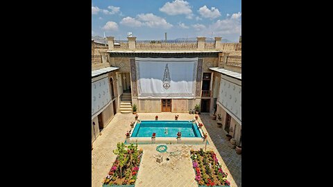 Aqui está a bela mansão de Shams al-Muluk na pedra negra de Shiraz