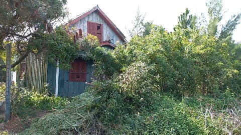 Cabana abandonada no litoral/RS