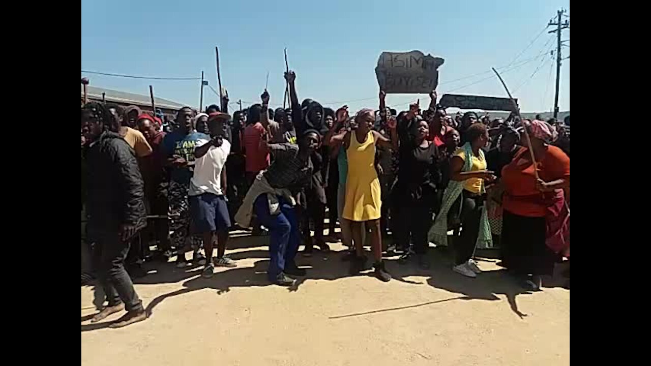 SOUTH AFRICA - Durban - Service delivery protest - eNgonyameni - (Video) (jFL)