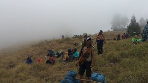 Hundreds Of People Rescued From Volcano In Indonesia After Earthquake