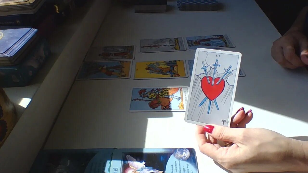 TAROT BERBEC Noiembrie/Decembrie - ELIBERAREA DE TIPARELE VECHI VA DUCE PE DRUMUL CATRE ASCENSIONARE