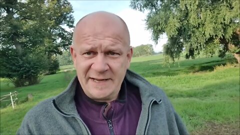 MIT VORGEHALTENER KALASCHNIKOW zum Referendum - oder nichts als Propaganda