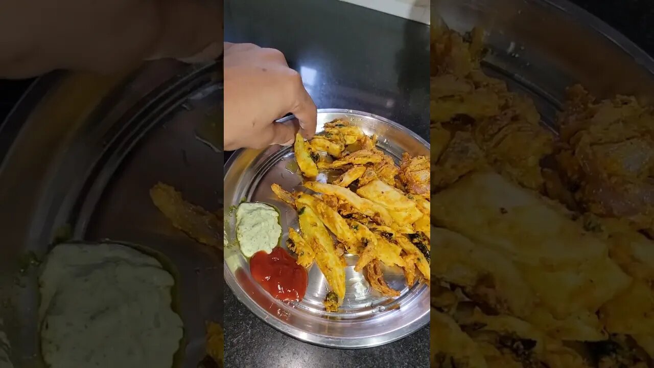 Crispy Aloo, Palak & Paneer Pakoras #CrispyPakoras #AlooPalakPaneer #ViralRecipe #DeliciouslyCrispy