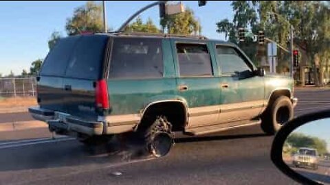 Man drives car despite rear tire blowout