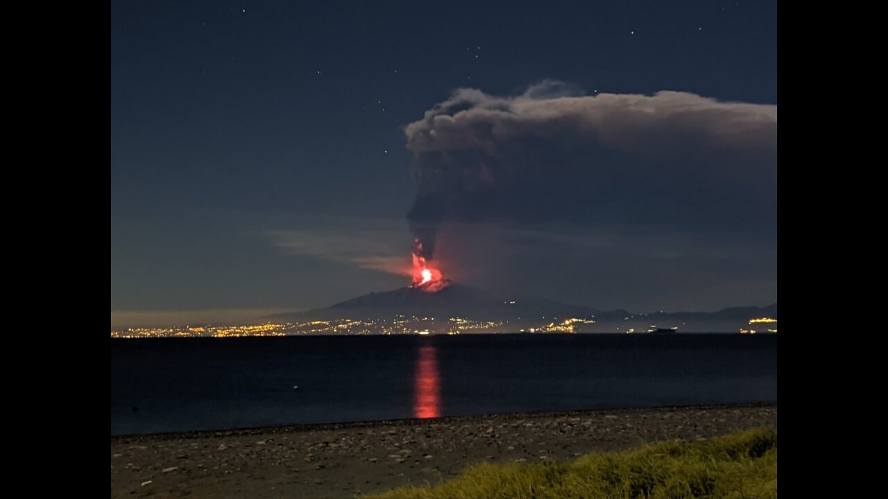 Vulcão Etna entra em erupção