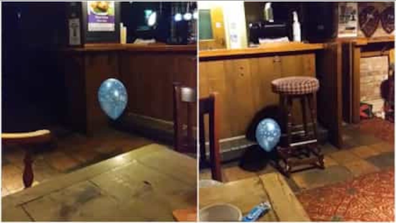 Fantasma gioca con un palloncino in un bar