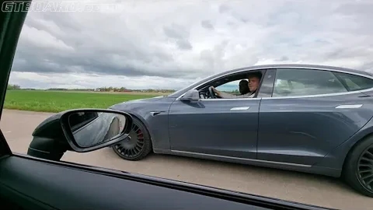 DRAG RACE 680 HP Porsche Taycan Turbo vs "825 HP" Tesla Model S Performance 2021 brand new ROLL RACE