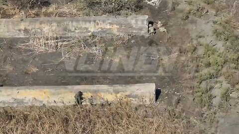 A Russian flanks and eliminates two clueless Ukrainian stormtroopers who got close to Novoprokopovka