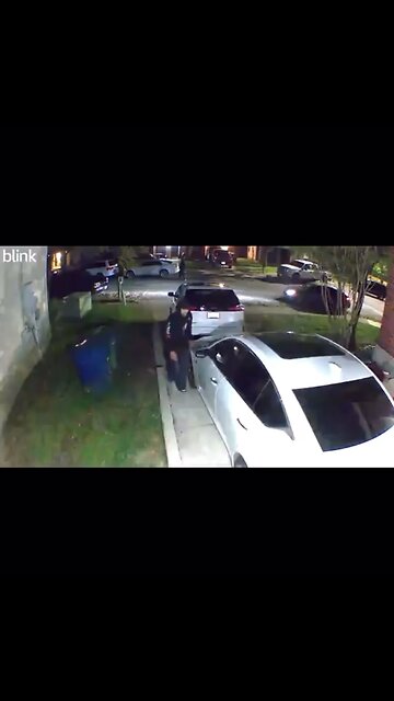 Mob of thieves breaking into vehicles in San Antonio, Texas #shorts #fyp #fypシ #viral