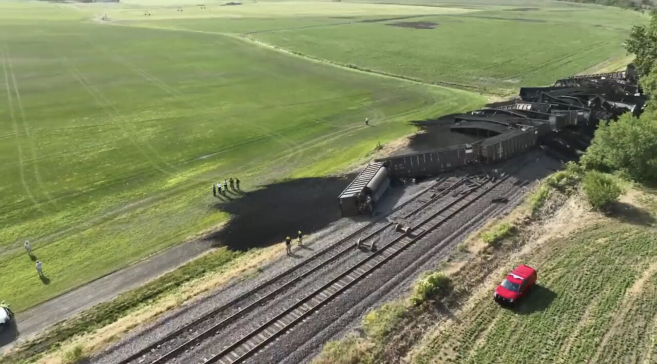 Coincidence? A Train Carrying Coal Derails in Kansas Amid a Global Energy Crisis