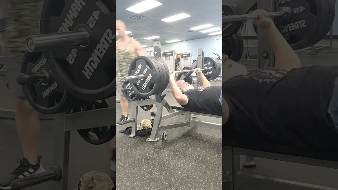 405lbs Raw bench, Crazy 🤪 old man, Fitness premier Gym