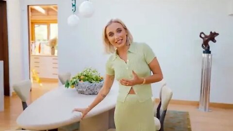 Inside Emma Chamberlain's Radiant New Home | Open Door | Architectural Digest 1