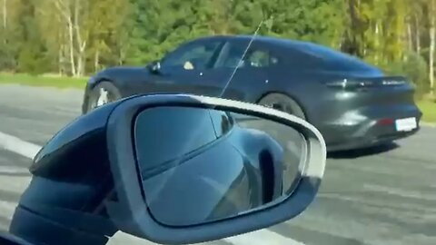 DRAG and ROLLRACE Porsche 992 Turbo S vs Taycan Turbo