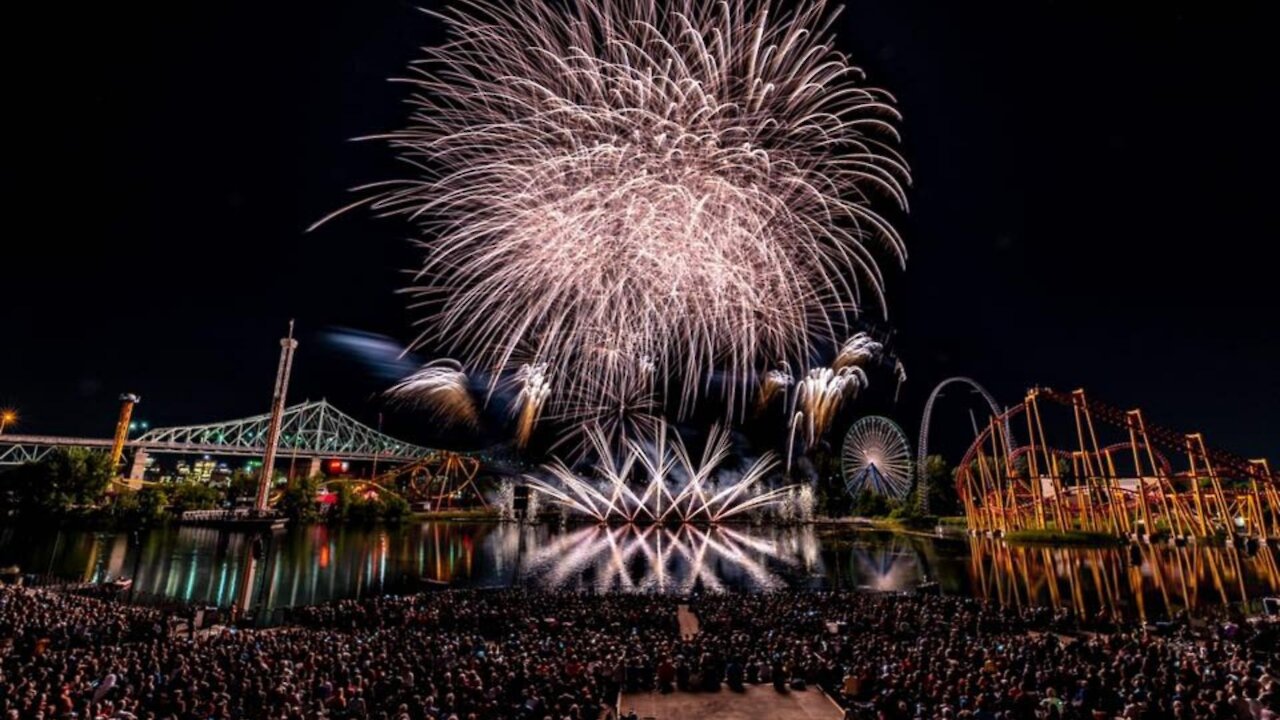 Des spectacles surprises de feux d'artifice ont lieu jusqu'à la fin août à Montréal