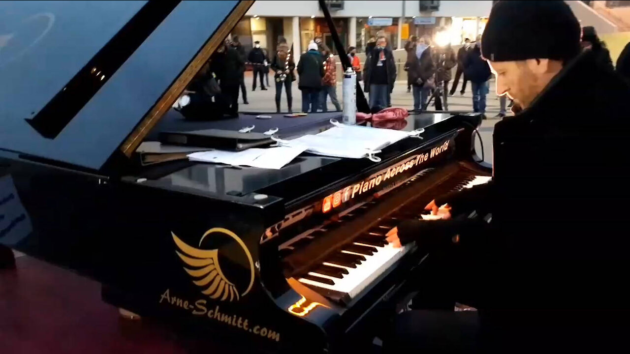 04.03.21 Musikalische Demo in Poing mit Arne Schmitt von 'piano across the world' (Zusammenschnitt)