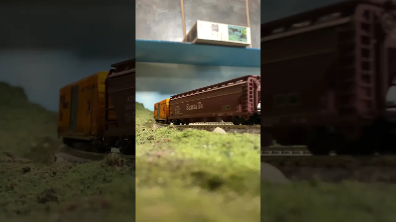 N Scale Manifest Train. Awesome Sound