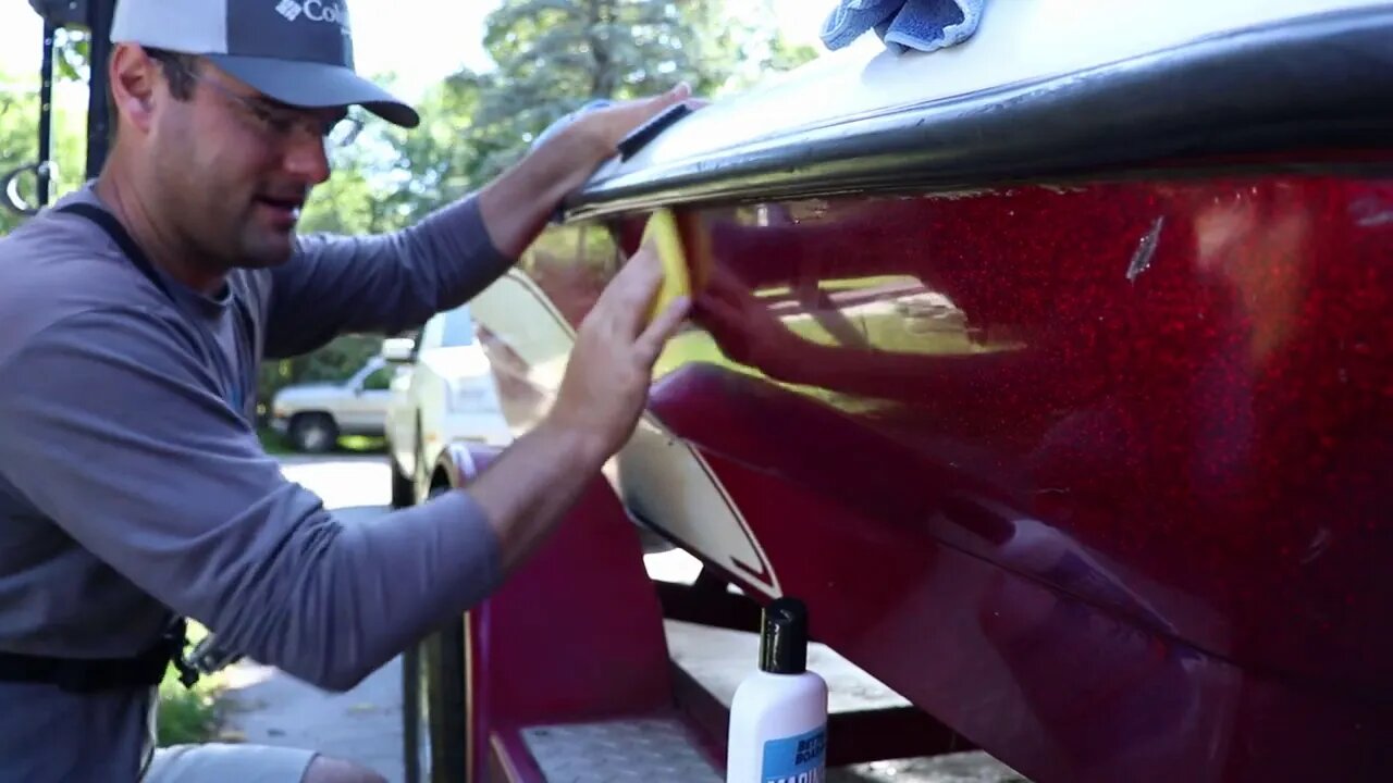 Wash and Polish Gel Coat on Bass boat (30 day challenge ep.1)