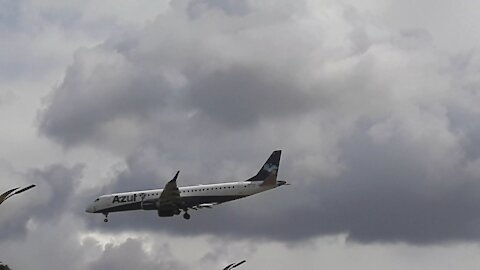 Airbus A321 PT-MXJ en approche finale avant d'atterrir à Manaus depuis Tefé