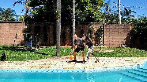 Exercício em casa: Como brincar de Basquete | Exercise at home: How to play basketball