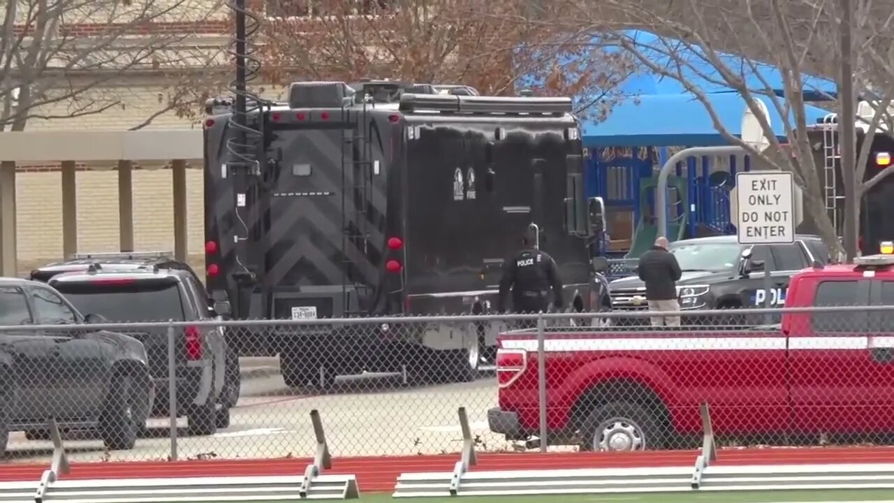 UNCUT: SWAT respond to hostage situation at Congregation Beth Israel synagogue in Colleyville