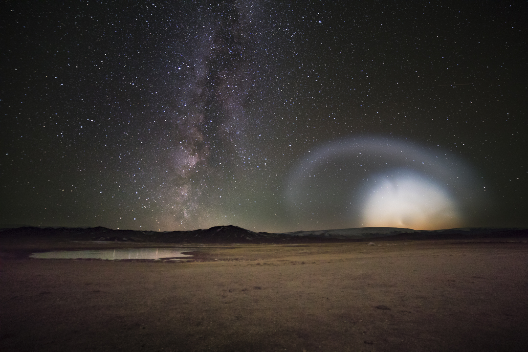 Photographers capture weird bright ring cloud in Mongolian night sky