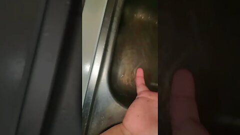Strong Dad fights to remove painful splinter from daughter