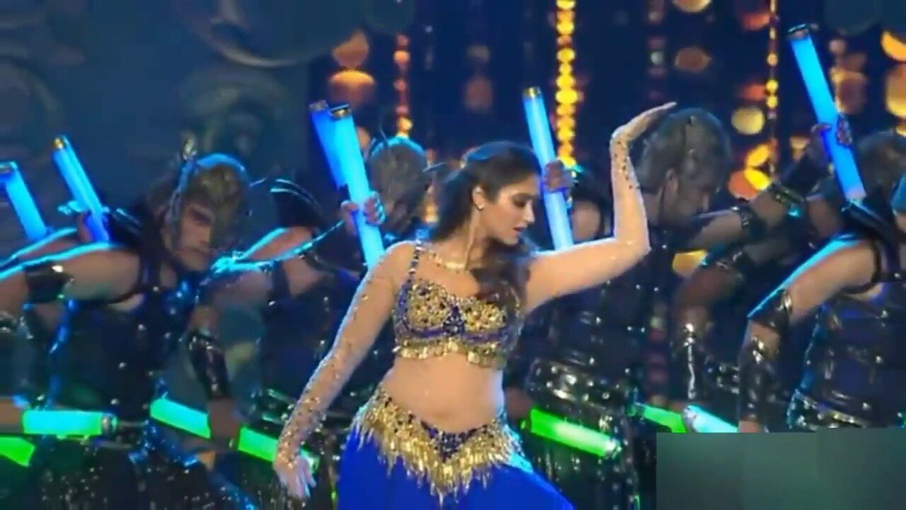 ileana d'cruz Raske Qamar Song live dance performance, Bollywood song