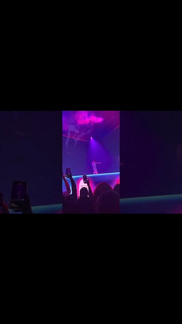 Drake jumbotron shit