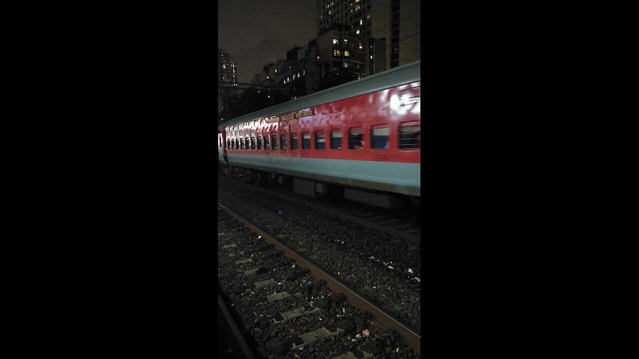 Amaravati - Mumbai CSMT SF Express