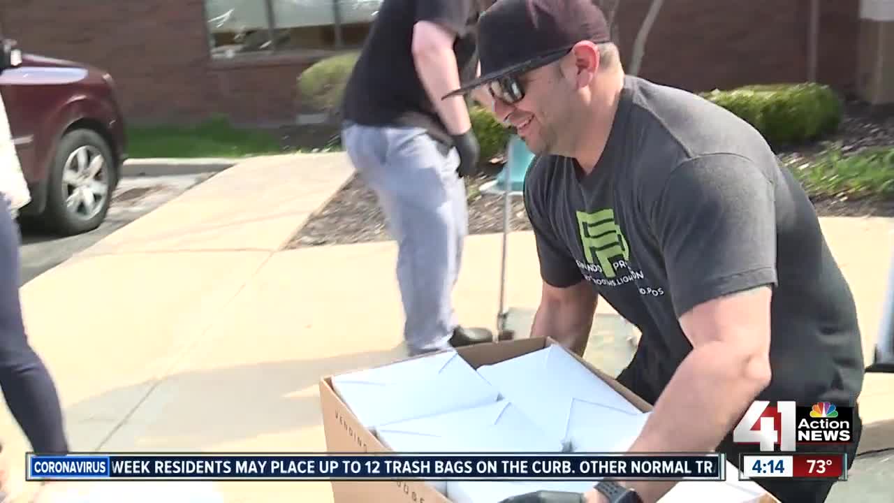 Kansas DJ raises money to deliver food to medical workers