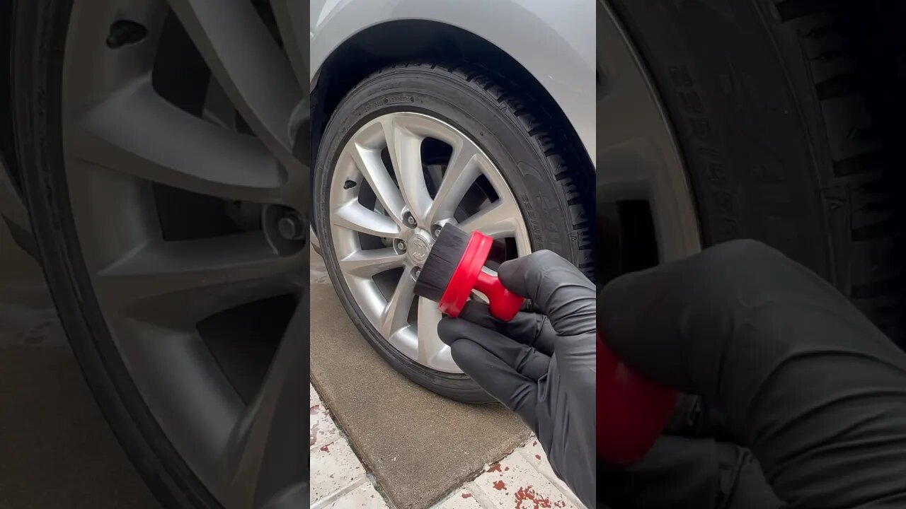 What’s your go to tire dressing brush?? #cars #cardetailing #detailing #oddlysatisfying