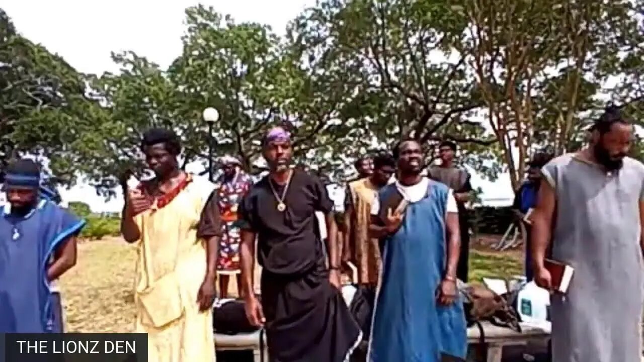 CONGRESS UFO REPORT: "144 VIDEOS OF UFO'S DOING UNEXPLAINED MANEUVERS"